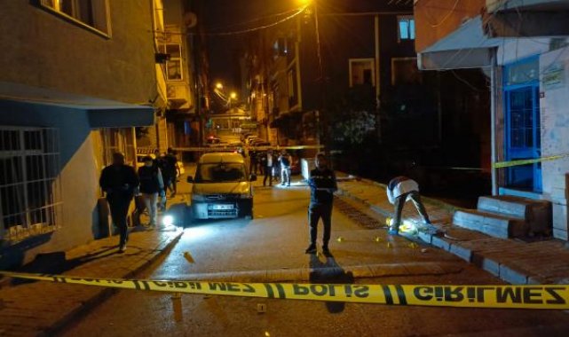 Bağcılar'da otomobilde silahlı saldırıya uğrayıp yaralanan kişi, olay yerinden kaçtı
