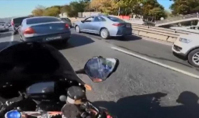 Bahçelievler'de motosikletlilerin kazası kask kamerasında