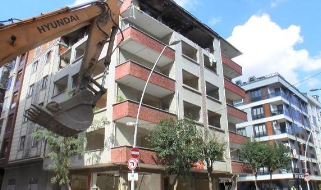 Bahçelievler'de patlamanın olduğu apartmanın yıkımı başladı