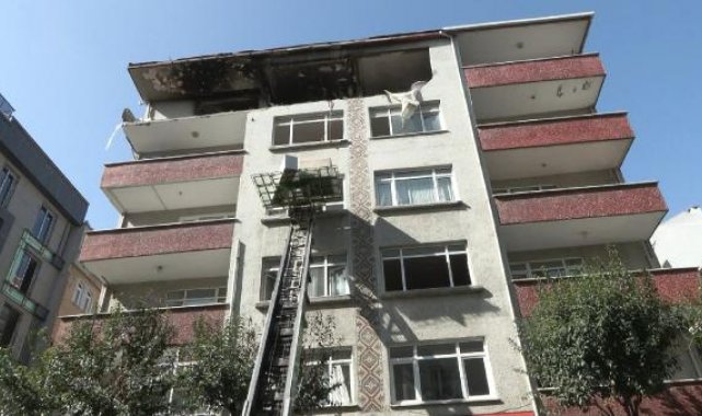Bahçelievler'de patlamanın yaşandığı binadan eşyalar alınıyor