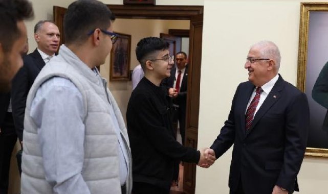 Bakan Güler, gençlerle buluştu