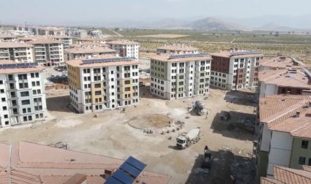Bakan Özhaseki: Gaziantep'te 24 bin 977 afet konutu ve köy evimiz hızla yükseldi