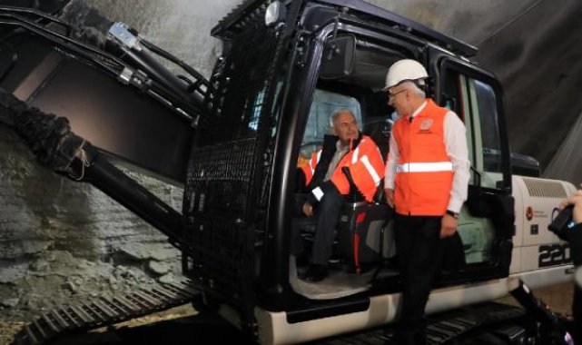 Bakan Uraloğlu, Erzincan Sünebeli Tüneli'nin ışık görme törenine katıldı