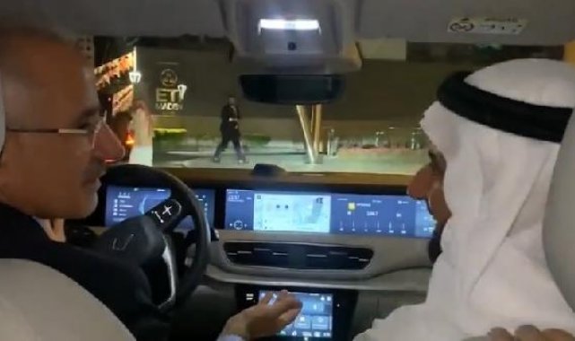 Bakan Uraloğlu, Suudi Arabistan Hac ve Umre Bakanı er-Rabia'yı TOGG ile karşıladı
