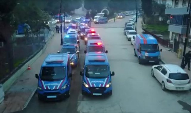 Bakan Yerlikaya: 'Kafes' operasyonlarında 2 çete çökertildi