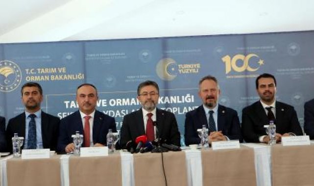 Bakan Yumaklı: Ayçiçeğinde yüzde 42'ye varan rekolte kaybı söz konusu