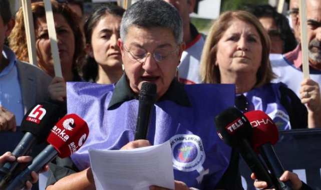 Bakanlık önünde sağlıkta şiddete tepki