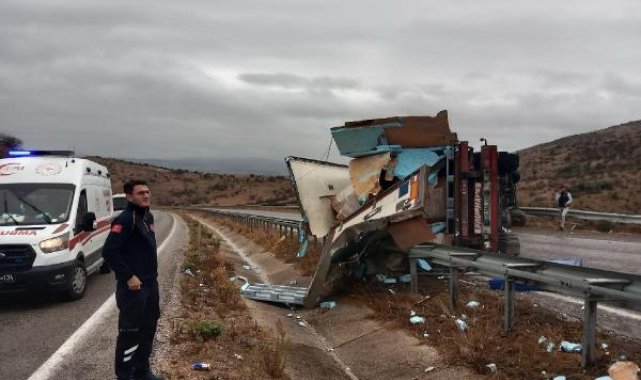 Balıkesir'de TIR devrildi; Gönen- Bandırma yolu 9 saat trafiğe kapandı