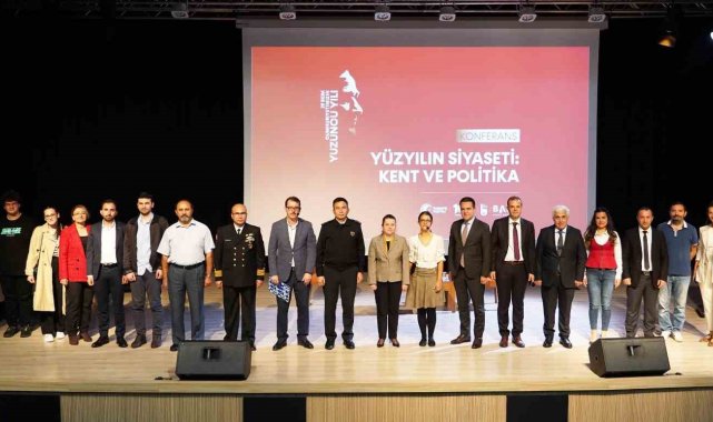 BARÜ'de 'Yüzyılın Siyaseti: Kent ve Politika' konferansı