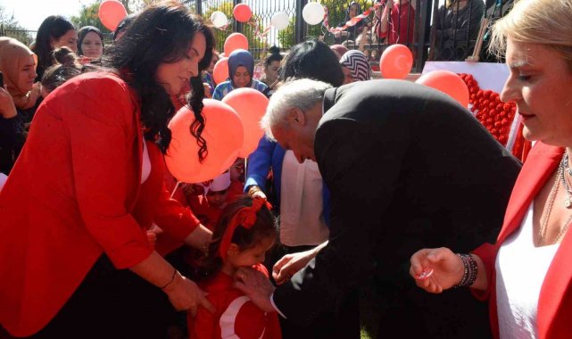 Başkan Bakkalcıoğlu 100. yıl coşkusunu minik öğrencilerle birlikte yaşadı
