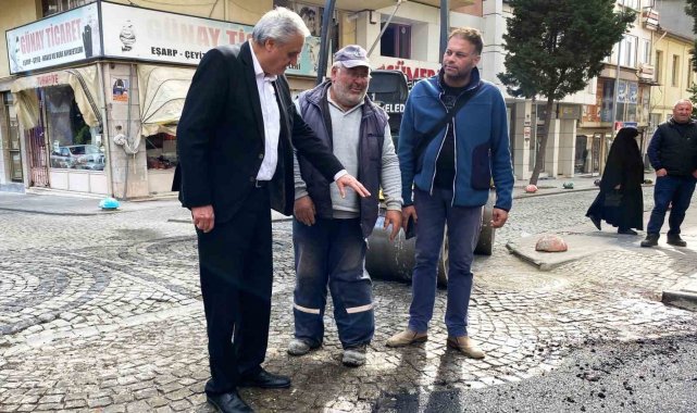 Başkan Bakkalcıoğlu asfaltlama çalışmalarına katıldı