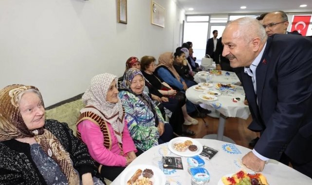 Başkan Büyükgöz huzurevi sakinlerini yalnız bırakmadı