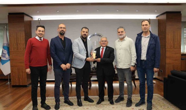 Başkan Büyükkılıç'a KAYMOS'tan "teşekkür" plaketi