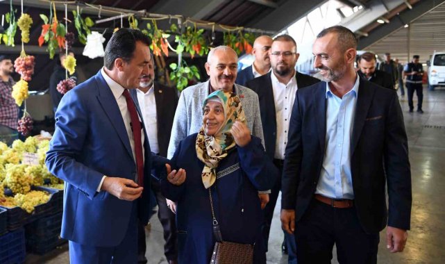Başkan Dündar, pazarcı esnafının yanında
