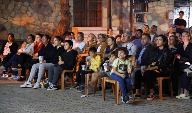Başkan Oktay 'Veda' filmini vatandaşlarla birlikte izledi