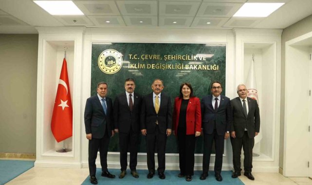 Başkan Özgan Kozan için çalışmalarına devam ediyor