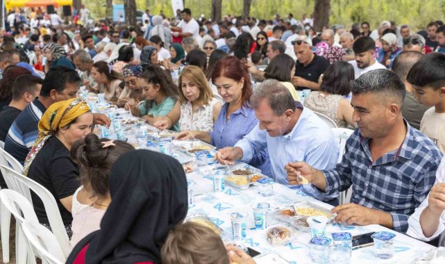 Başkan Seçer: "Memleketimize hizmet eden taş üstüne taş koyan herkesi çok seviyoruz"