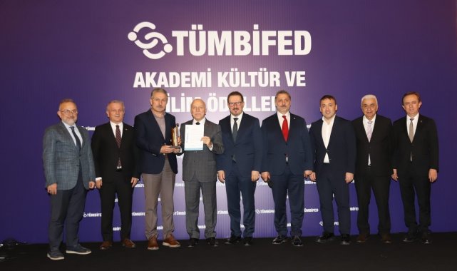 Başkan Sekmen "Yılın Yöneticisi" ödülünü aldı