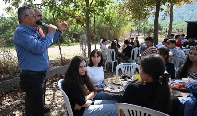 Başkan Topaloğlu, öğrencilerin hazırladığı yemeğe misafir oldu