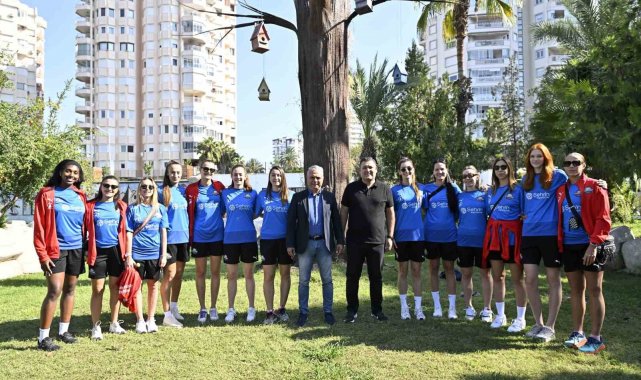 Başkan Uysal, 'Voleybolda rüyalar şehrinin, rüya takımı olabiliriz'