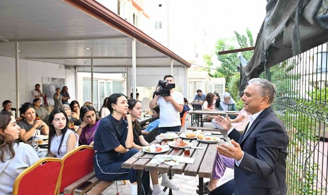 Başkan Uysal,öğrencilerle bir araya geldi