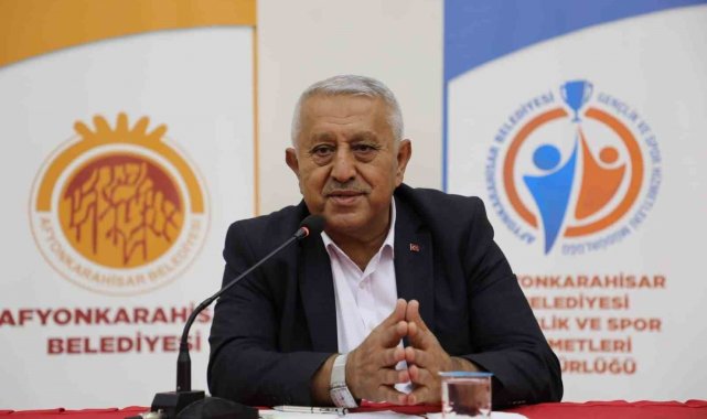 Başkan Zeybek 'Kariyer Günleri'nde öğrencilere tecrübelerini aktardı