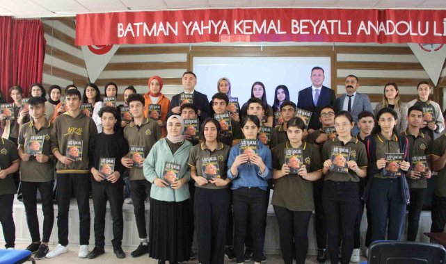 Batman Üniversitesi Rektörü Prof. Dr. İdris Demir lise öğrencileriyle buluştu