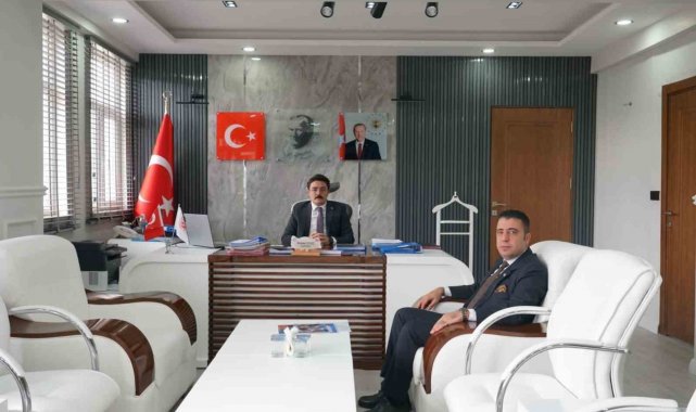Batman'lı iş adamı Ekremoğlu, Beşiri kaymakamıyla bir araya geldi