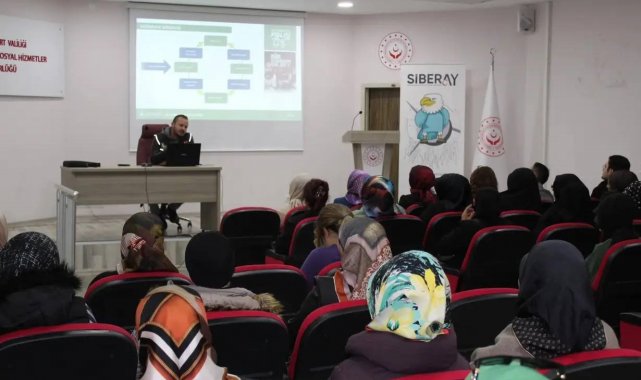 Bayburt polisinden ailelere 'Siber Zorbalık' eğitimi
