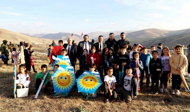 Bayburt'ta Cumhuriyet için uçurtma uçuruldu