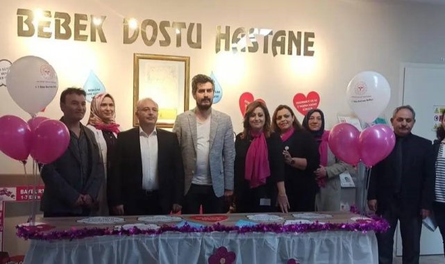 Bayburt'ta Emzirme Haftası nedeniyle açılan stantta anneler bilgilendirildi