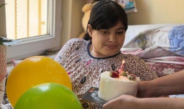 Bedensel engelli Hediye'ye doğum günü sürprizi