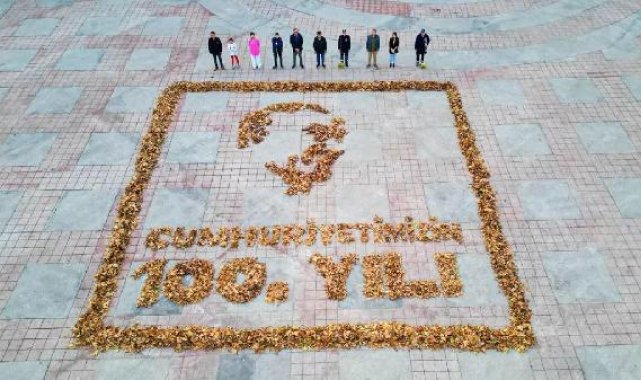 Belediye işçilerinden Atatürk silüeti ile '100'üncü yıl' anması