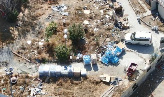 Beş asırlık tarihi yapının restorasyonu yarım kaldı; çevresi depoya döndü