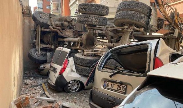 Beton mikseri otoparka devrildi; 4 araç hurdaya döndü