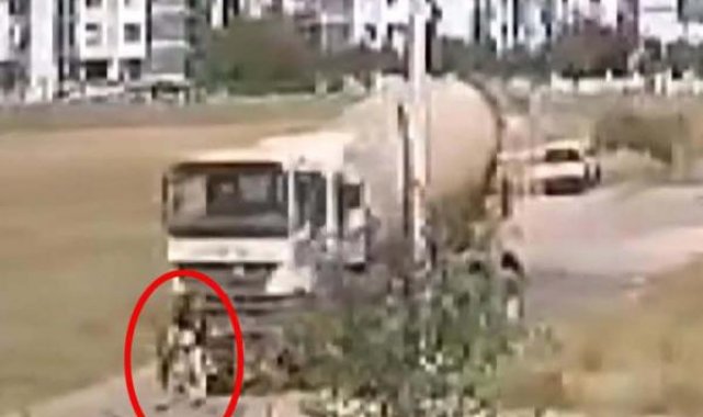 Beton mikserinin çarptığı anne ile kızı yaralandı; kaza anı kamerada