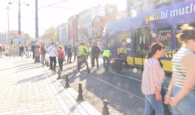 Beyazıt'ta tramvay raydan çıktı -1