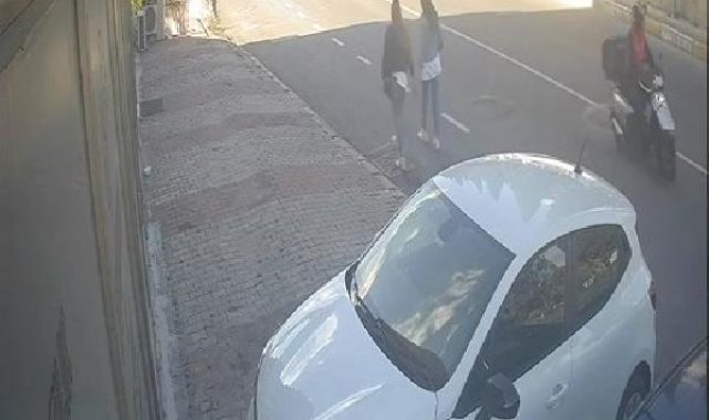 Beylikdüzü'nde motosikletli kapkaççılar kamerada