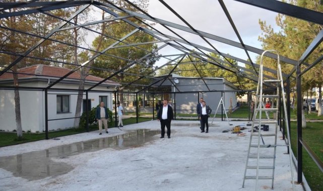 Beylikova Millet Bahçesi'nde çadır kafe inşaatı başladı