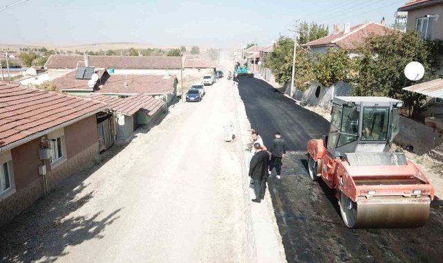 Beylikova'nın tüm yolları sıcak asfalt yapıldı