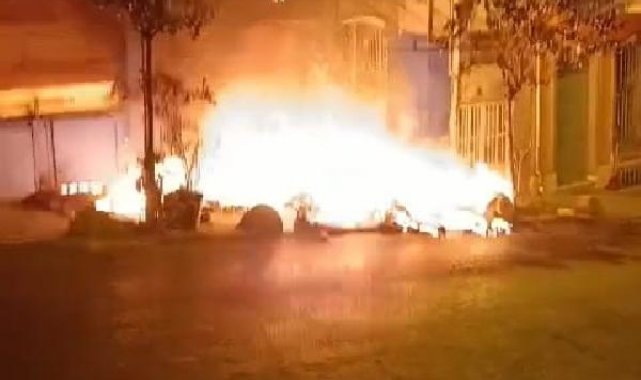 Beyoğlu'ndaki tarihi Gueive Han'da yangın; mahsur kalan kişi kurtarıldı