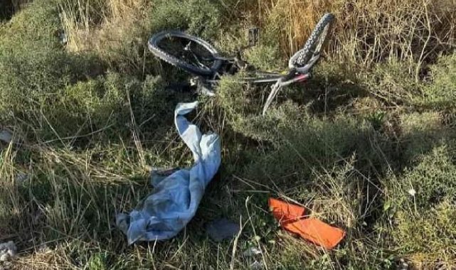 Bisikletiyle tutunduğu traktörün altında kalan çocuk öldü