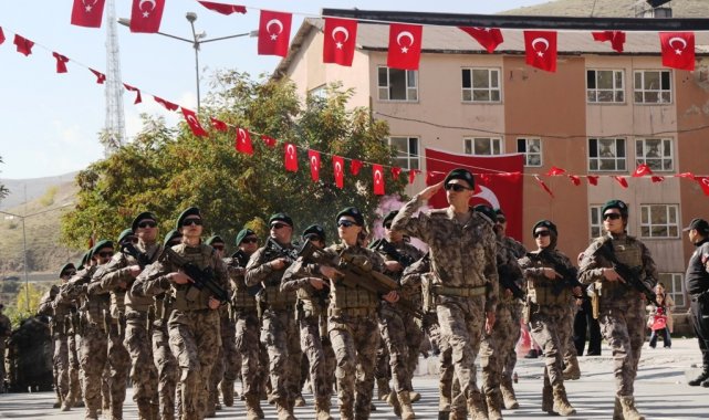 Bitlis'te Cumhuriyet'in 100 yılı coşkuyla kutlandı