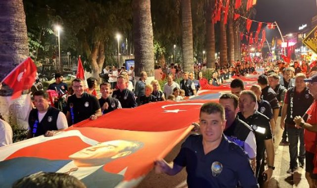 Bodrum'da 10 bin kişi korteje katıldı; Ece Seçkin konseriyle coşku ikiye katlandı
