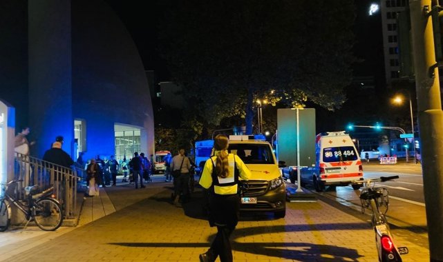 Bomba tahliyesi sırasında evini terk eden insanlar camiye sığındı