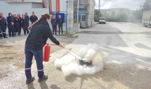 Bozüyük Belediyesi İtfaiyesi'nden fabrika personeline yangın eğitimi