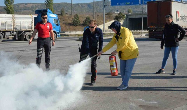 Bozüyük Belediyesi İtfaiyesi'nden işyeri personellerine yangın eğitimi