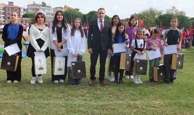 Burhaniye'de Cumhuriyetin 100.Yılına coşkulu kutlama