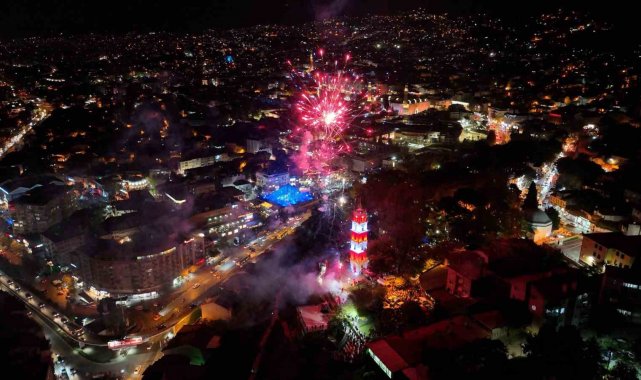 Bursa'da 100. yıl kutlamalarına havai fişekli final