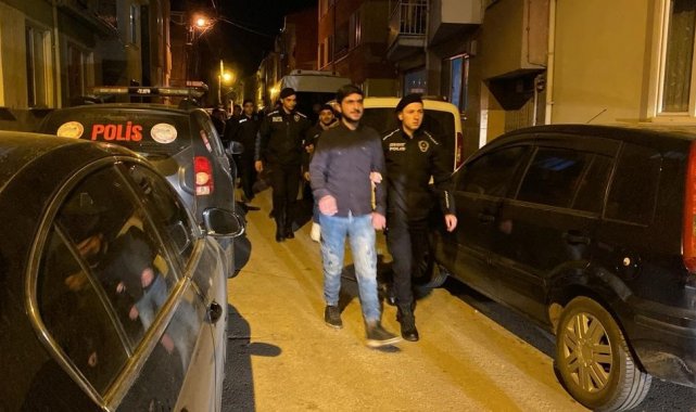 Bursa'da bir adrese yapılan operasyonda 37 kaçak göçmen yakalandı